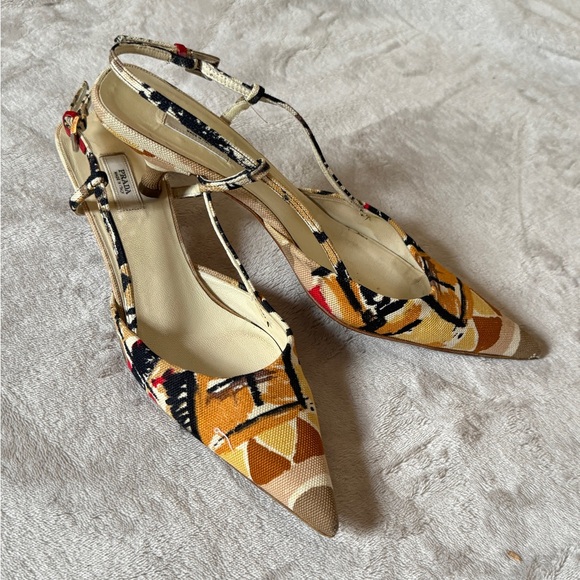 RARE VINTAGE COQUETTE PRADA SLING BACK KITTEN HEELS. - Picture 3 of 9